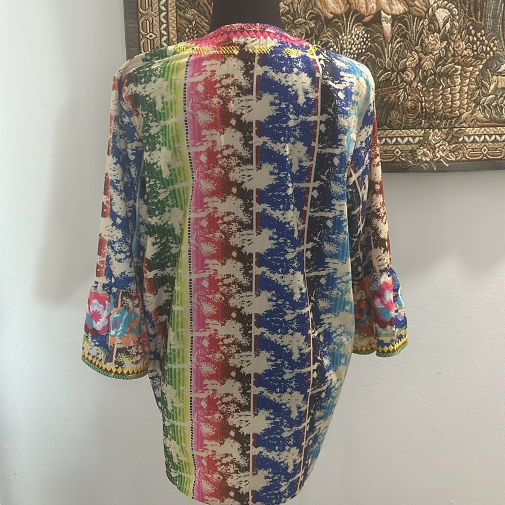 L‎ & B Multicolor Floral Embroidery Accent Pull On Top. Size S (450J) - Picture 5 of 11